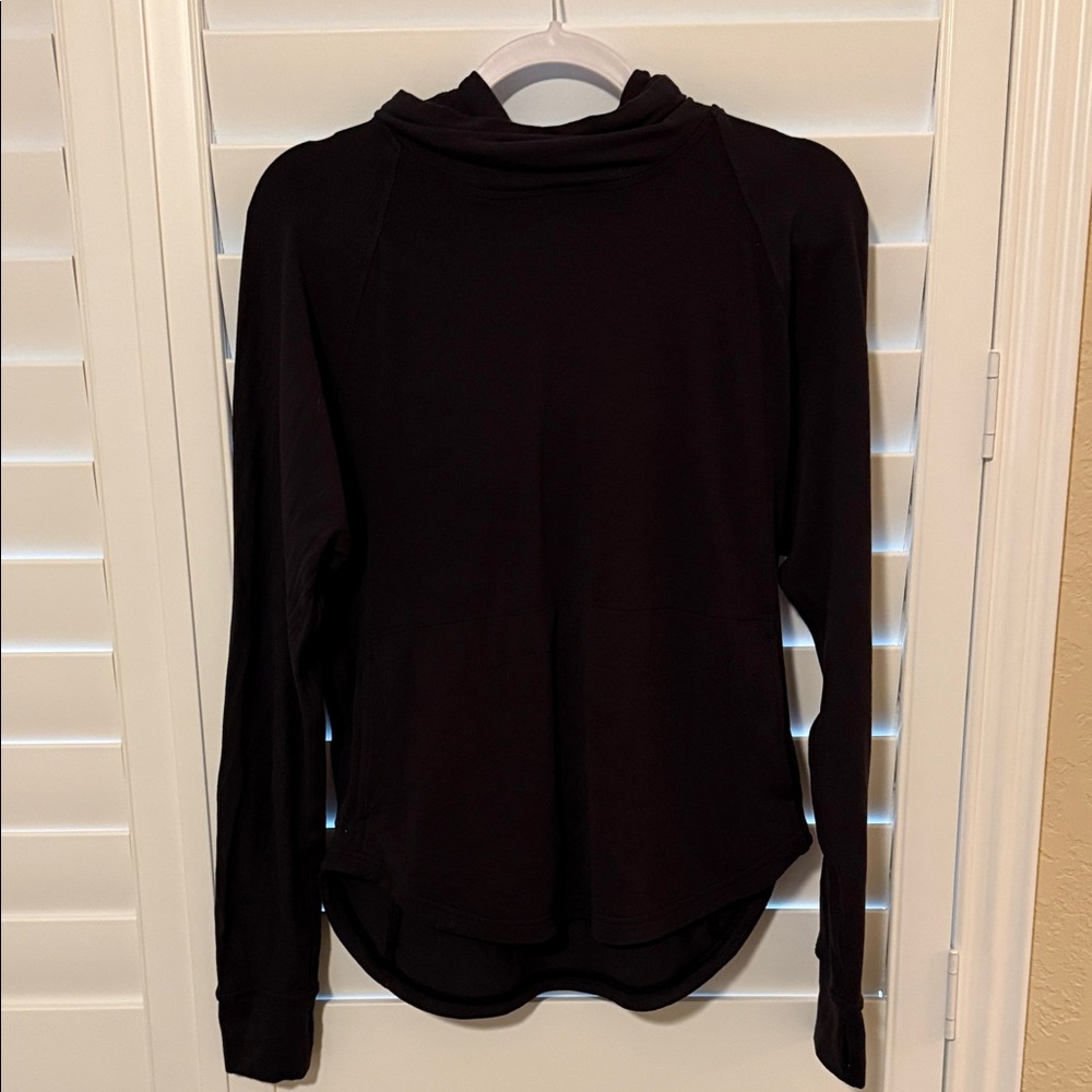 Lululemon Athletica Women's Black Long Sleeve Hooded Top size 6